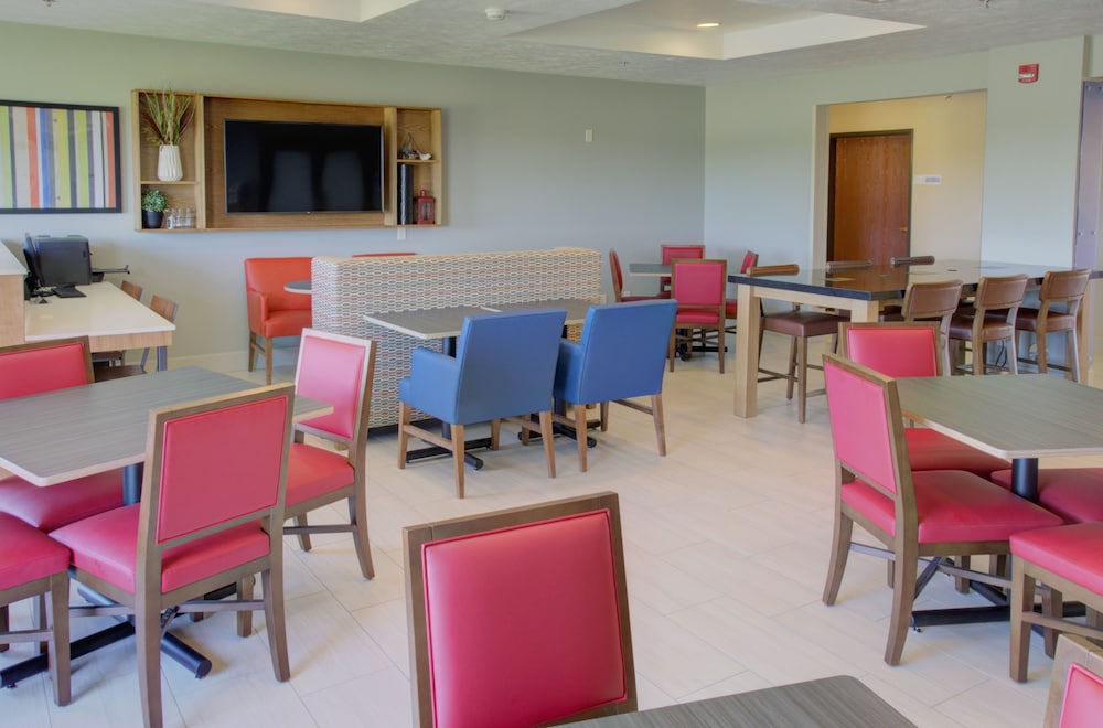 holiday inn express hotel and suites le mars by ihg