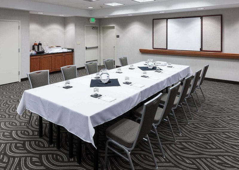 hampton inn and suites tulare