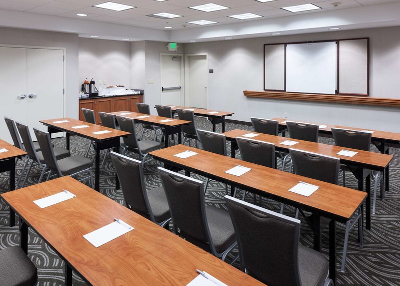 hampton inn and suites tulare