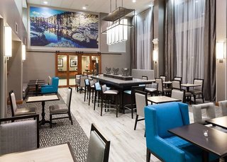 hampton inn and suites tulare