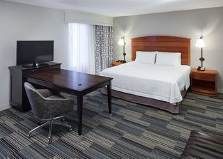 hampton inn and suites tulare
