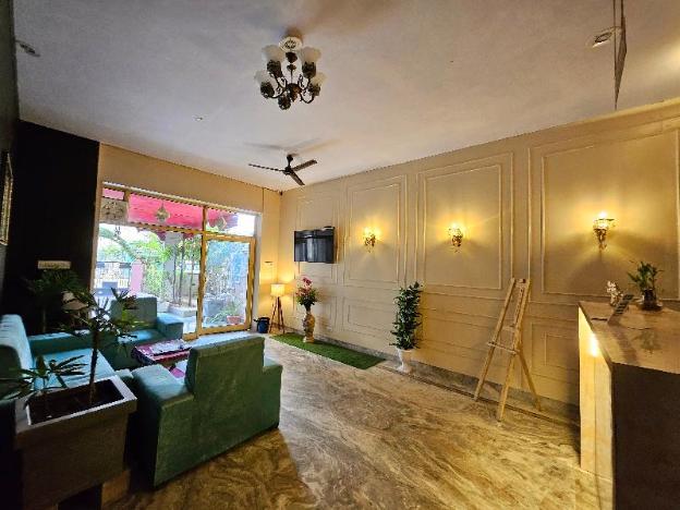 the indraj palace hotel