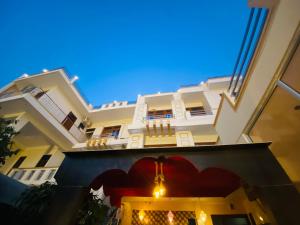 the indraj palace hotel