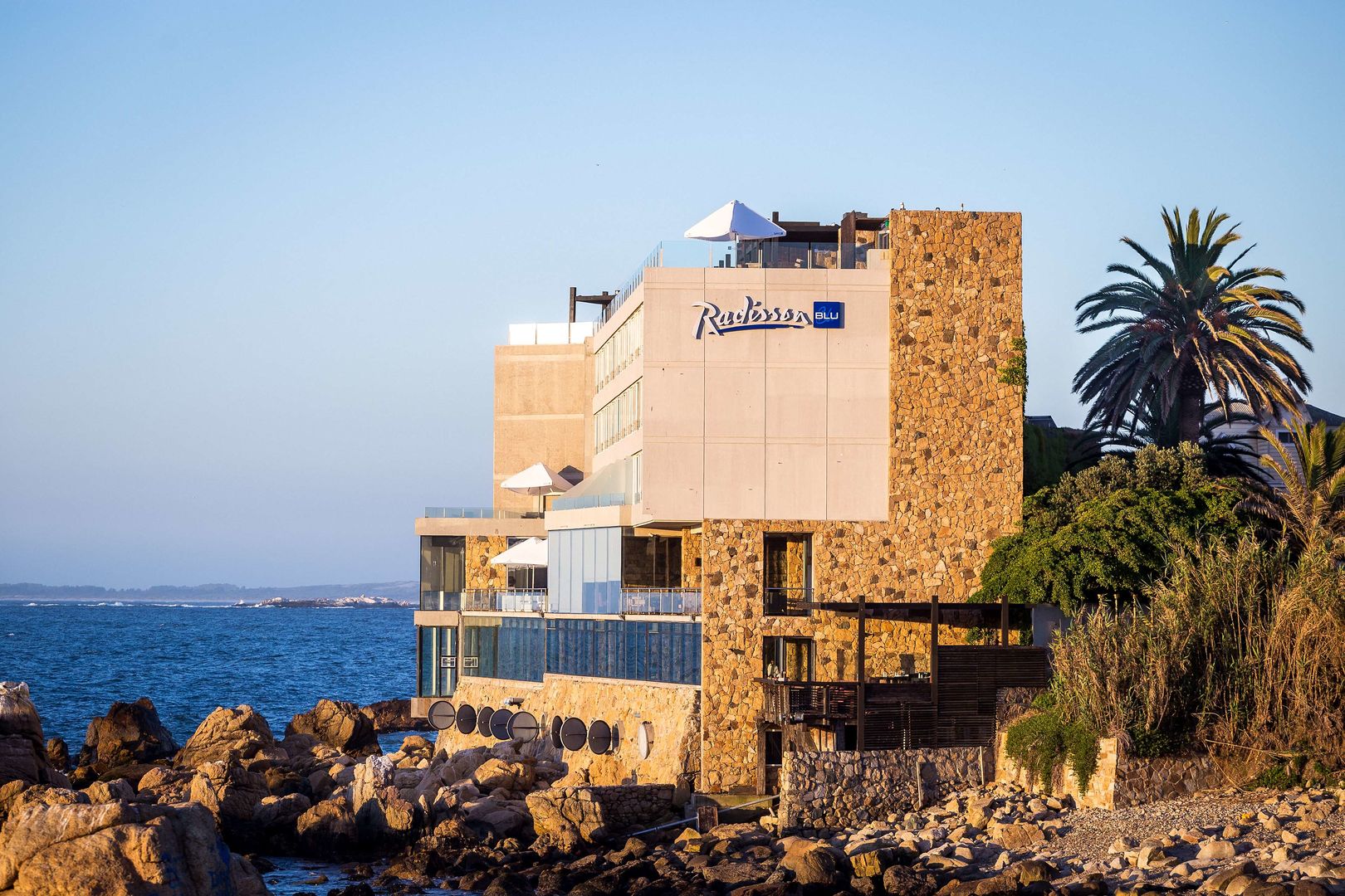 radisson blu acqua hotel and spa concon
