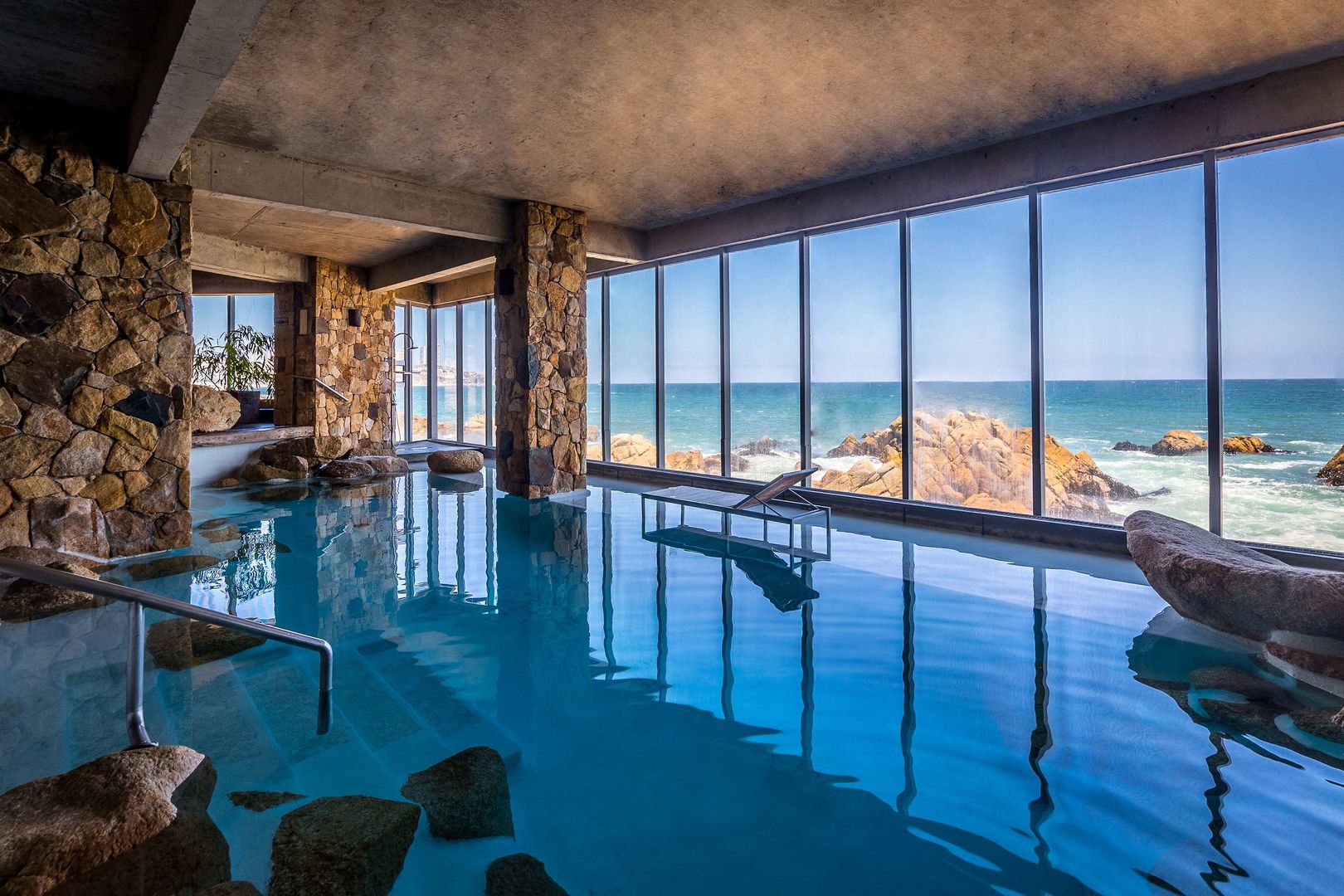 radisson blu acqua hotel and spa concon
