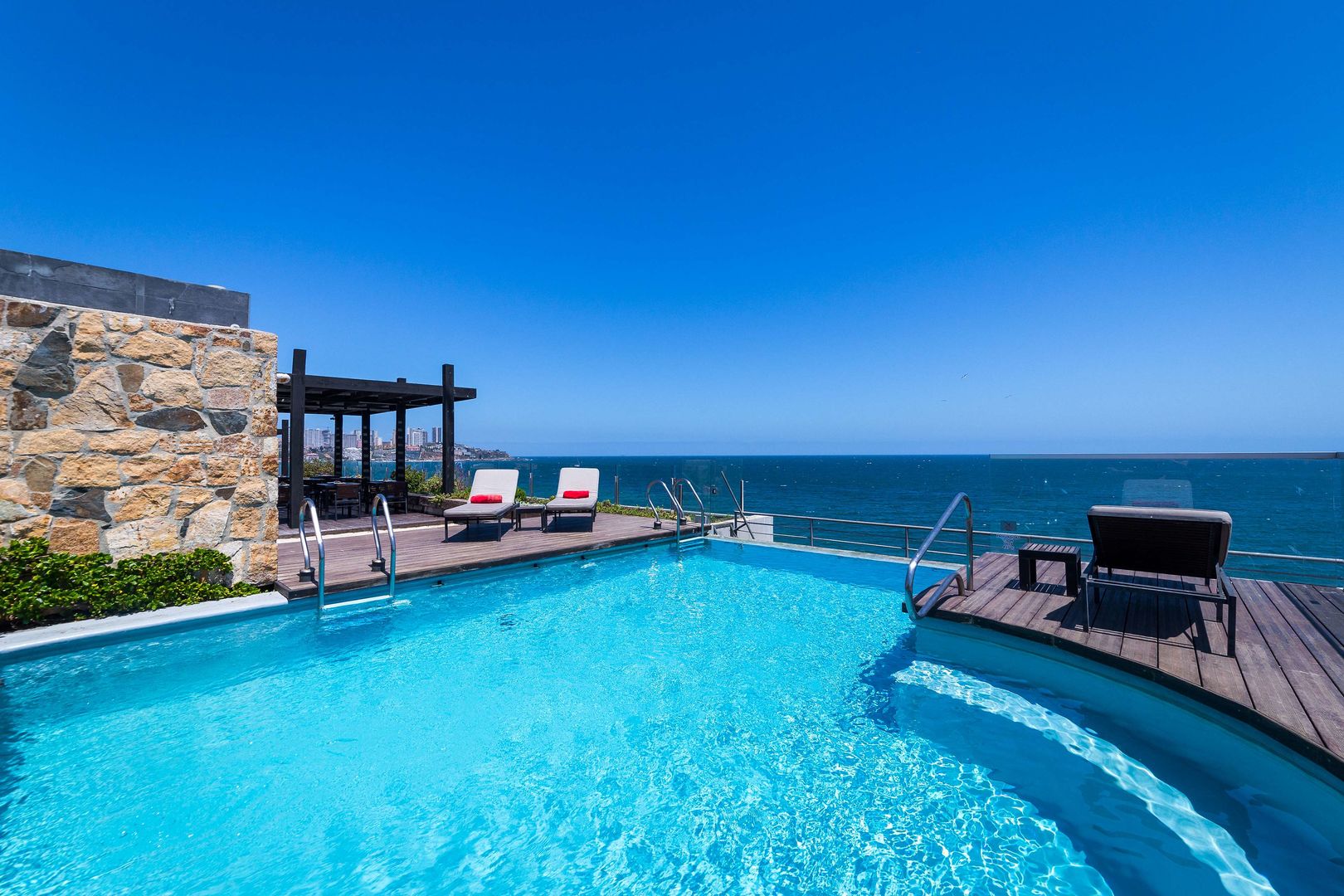 radisson blu acqua hotel and spa concon
