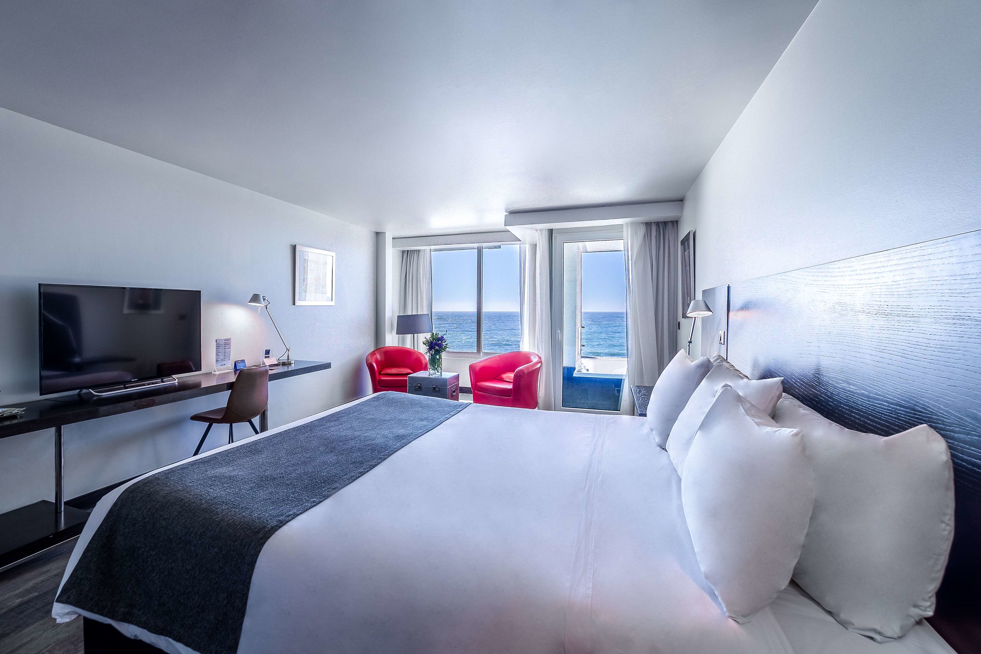 radisson blu acqua hotel and spa concon