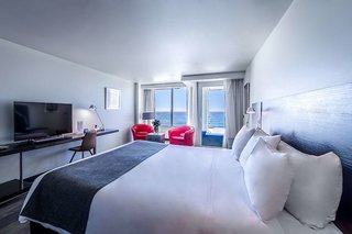 radisson blu acqua hotel and spa concon