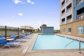 Days Inn & Suites By Wyndham Galveston West/Seawall,8712 Seawall Blvd,3 star