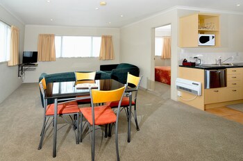 academy at botany motor inn