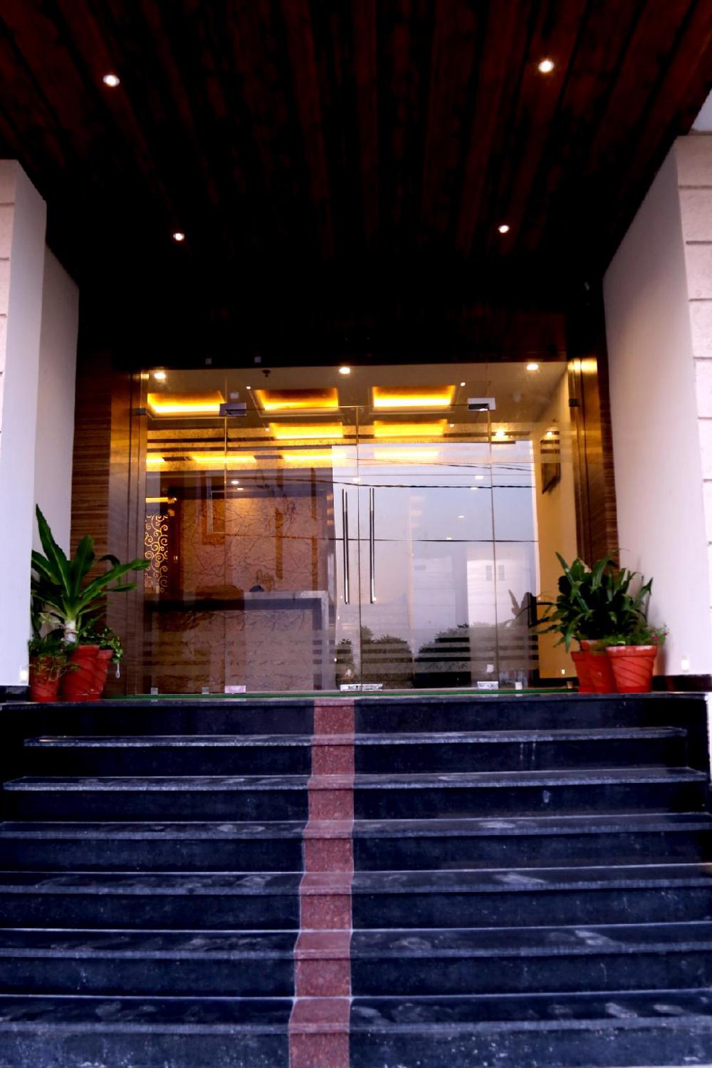 hotel grand kukas residency