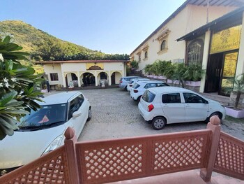 vijaygarh resort and cottages with private pool