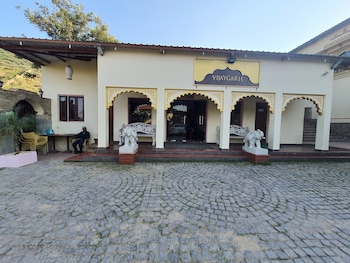 vijaygarh resort and cottages with private pool