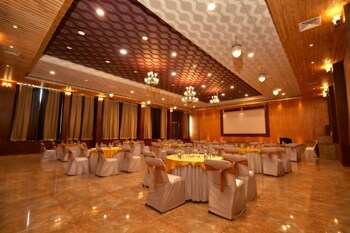 vijaygarh resort and cottages with private pool