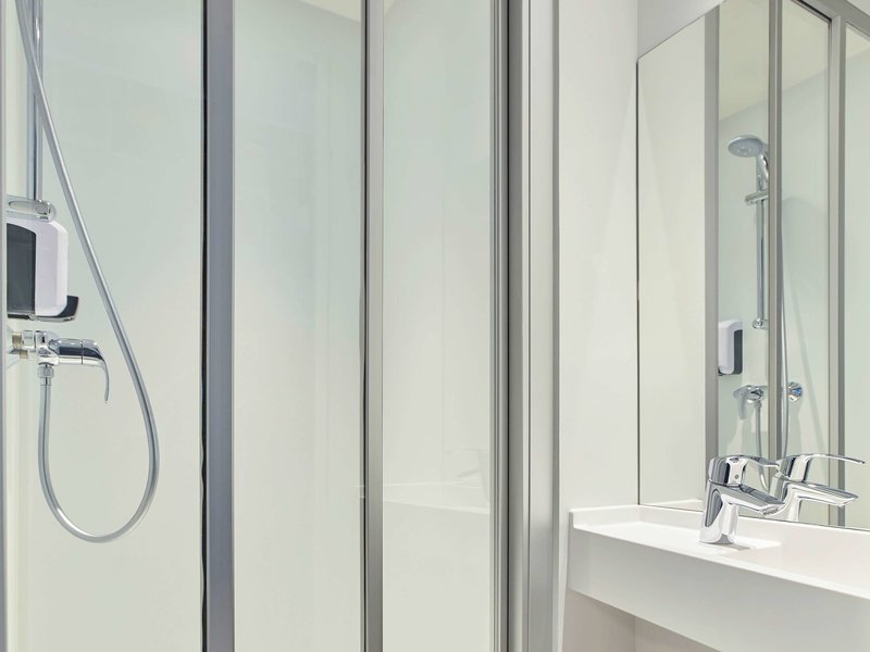 hotelf1 lyon bourgoin jallieu