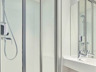 hotelf1 lyon bourgoin jallieu