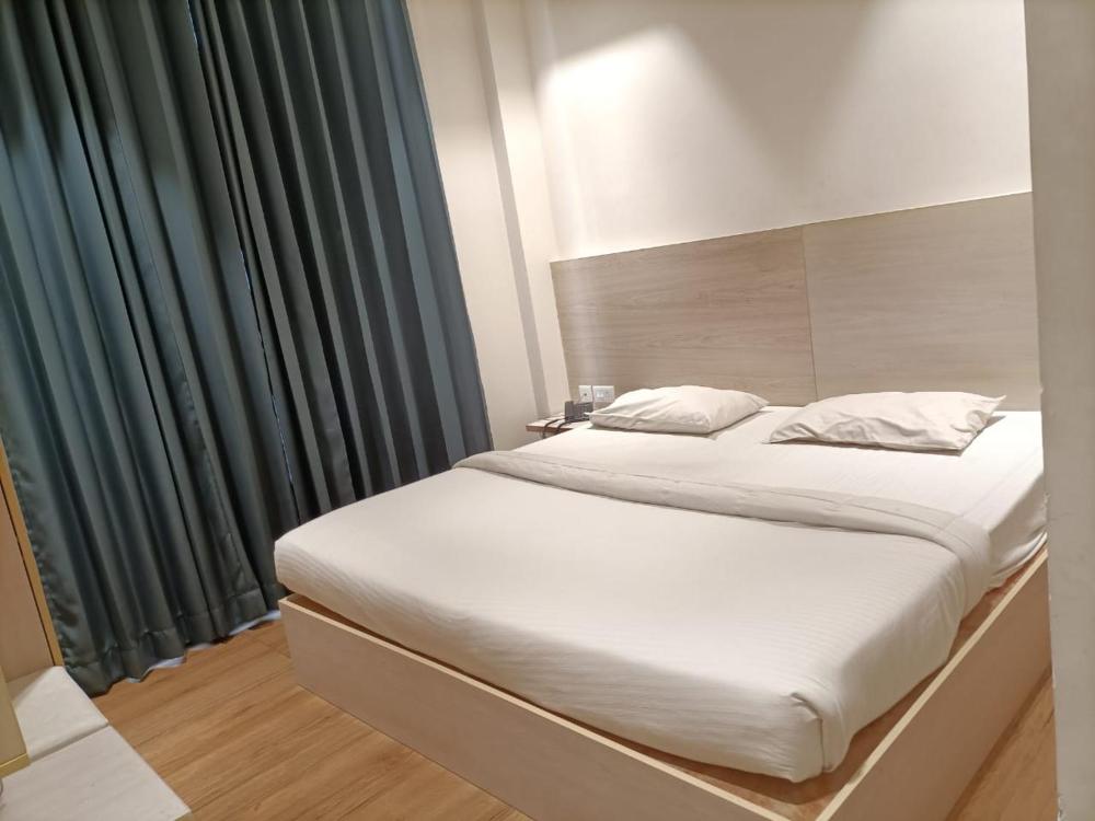 capital o 81526 the paradise international