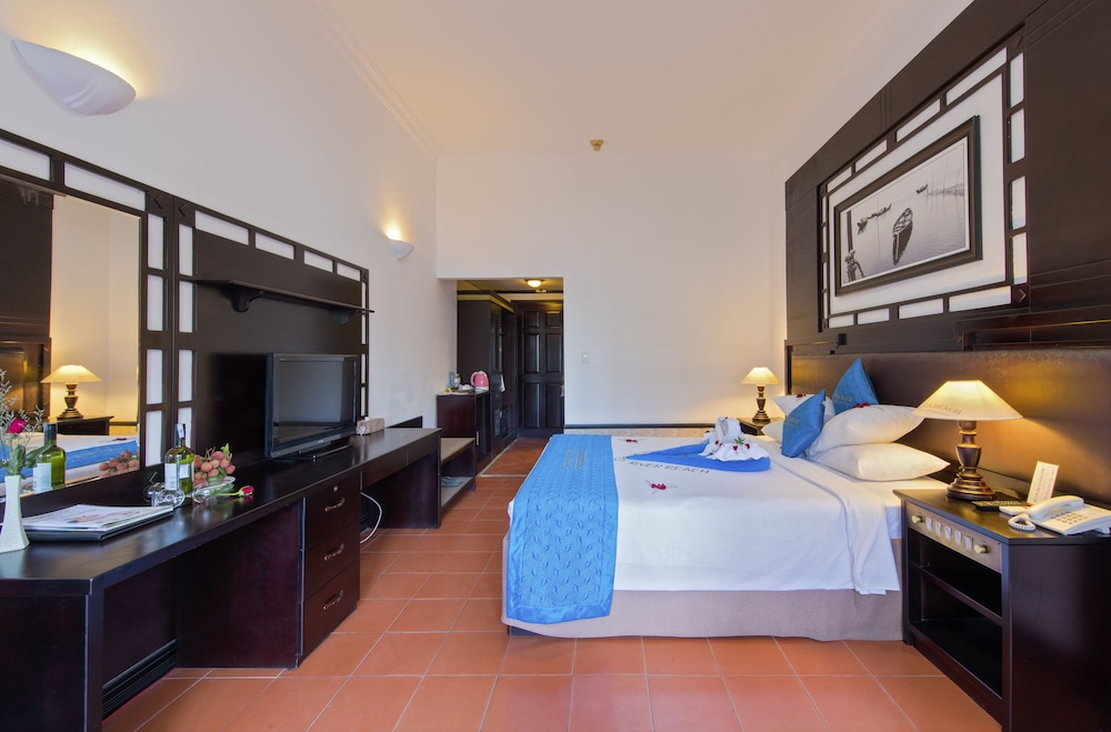 river beach resort and residences