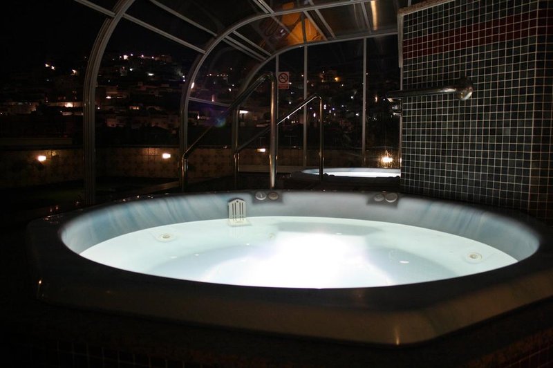 hotel avenida tropical