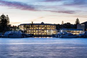 Pier 21 Riverside Apartment Hotel,East Fremantle>>Applecross,4 star