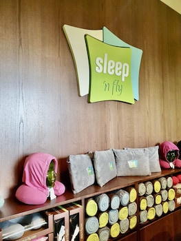 Sleep 'N Fly Sleep Lounge & Showers, D-Gates Terminal 1 - Transit Only,,0 star