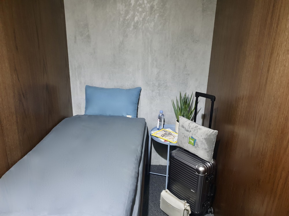sleep n fly sleep lounge and showers d gates terminal 1 transit only