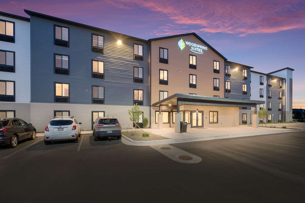 Woodspring Suites Meridian,,2.5 star