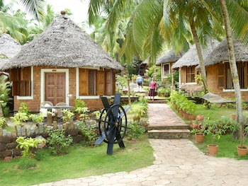 soma manaltheeram ayurveda beach village