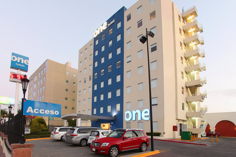 one queretaro plaza galerias