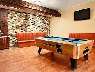Econo Lodge Inn & Suites,Near Esplanade Arts And Heritage Centre,2 star