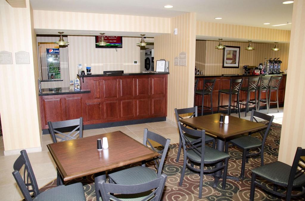cobblestone inn and suites bloomfield