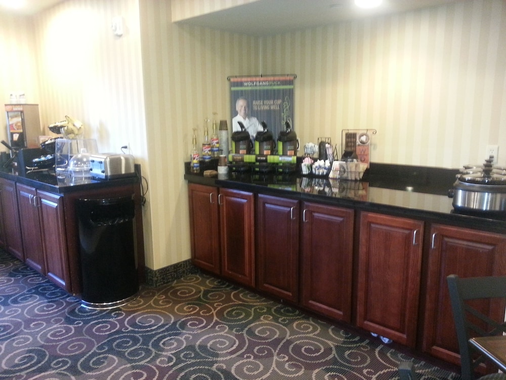 cobblestone inn and suites bloomfield