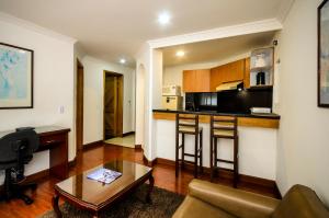 Travelers Suites Edificio Fontana Plaza,Avenida 15 No. 127 - 66,3 star
