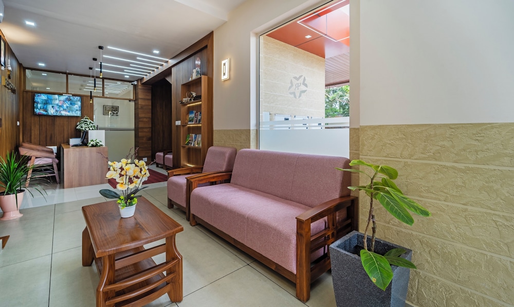 treebo thoduvas star plaza cochin airport