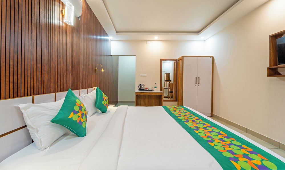 treebo thoduvas star plaza cochin airport