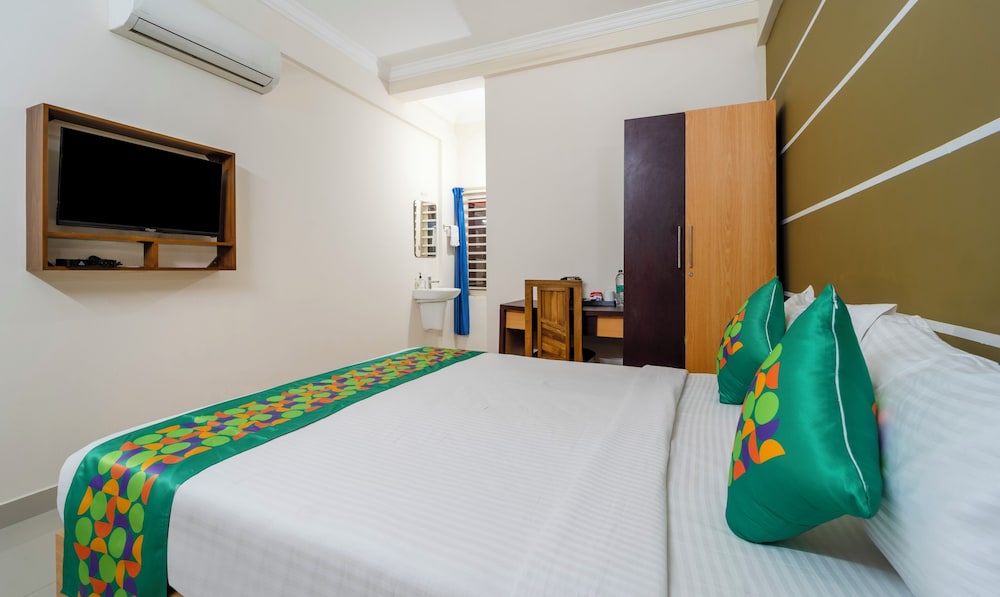 treebo thoduvas star plaza cochin airport