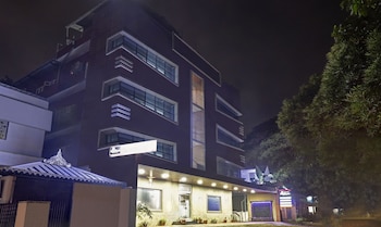 treebo thoduvas star plaza cochin airport