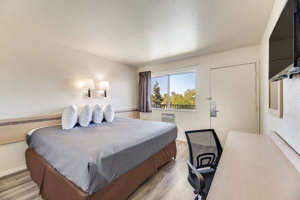 econo lodge stockton near i 5 fairgrounds