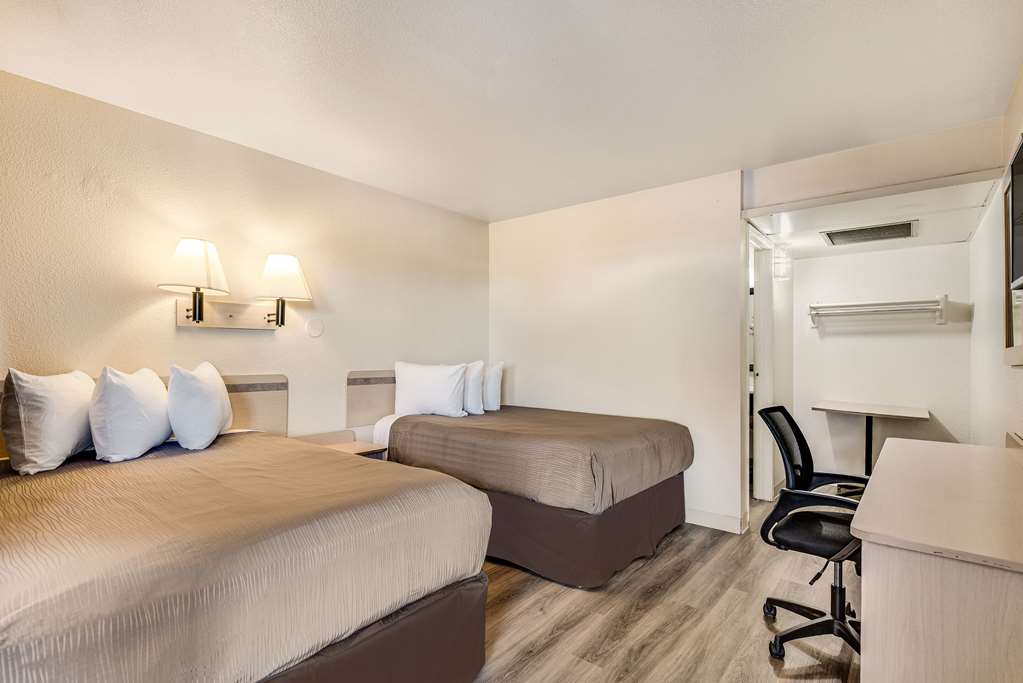 econo lodge stockton near i 5 fairgrounds