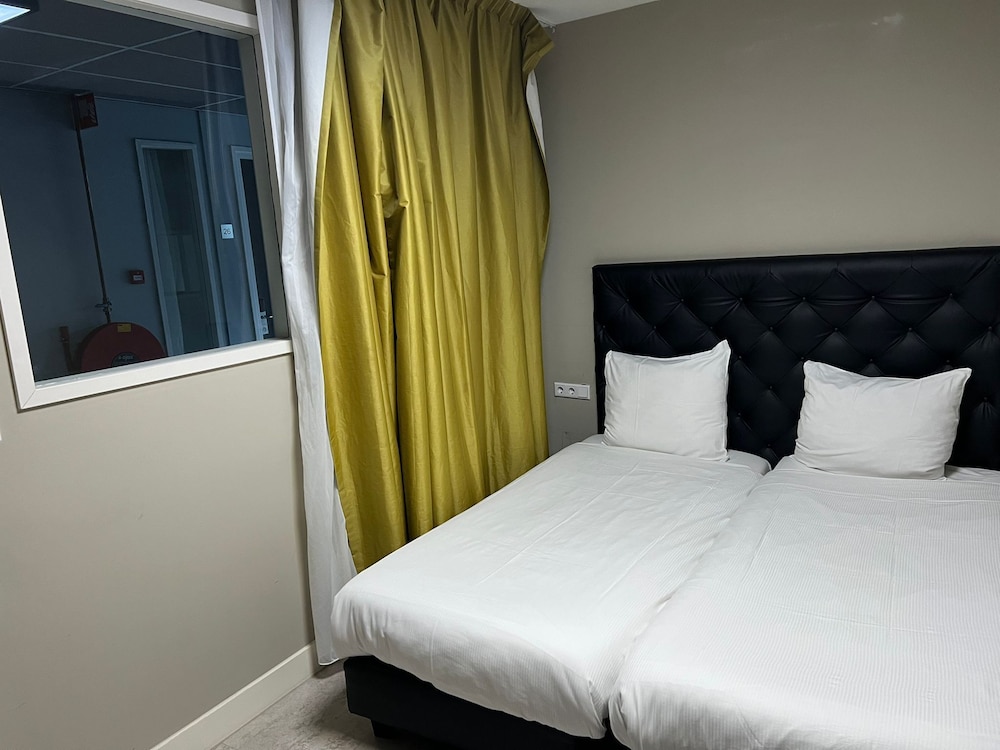 campin hotel