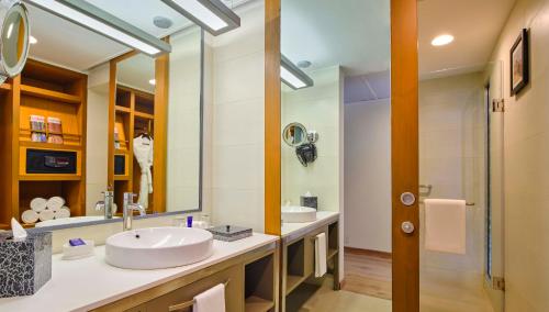 vivanta ahmedabad sg highway