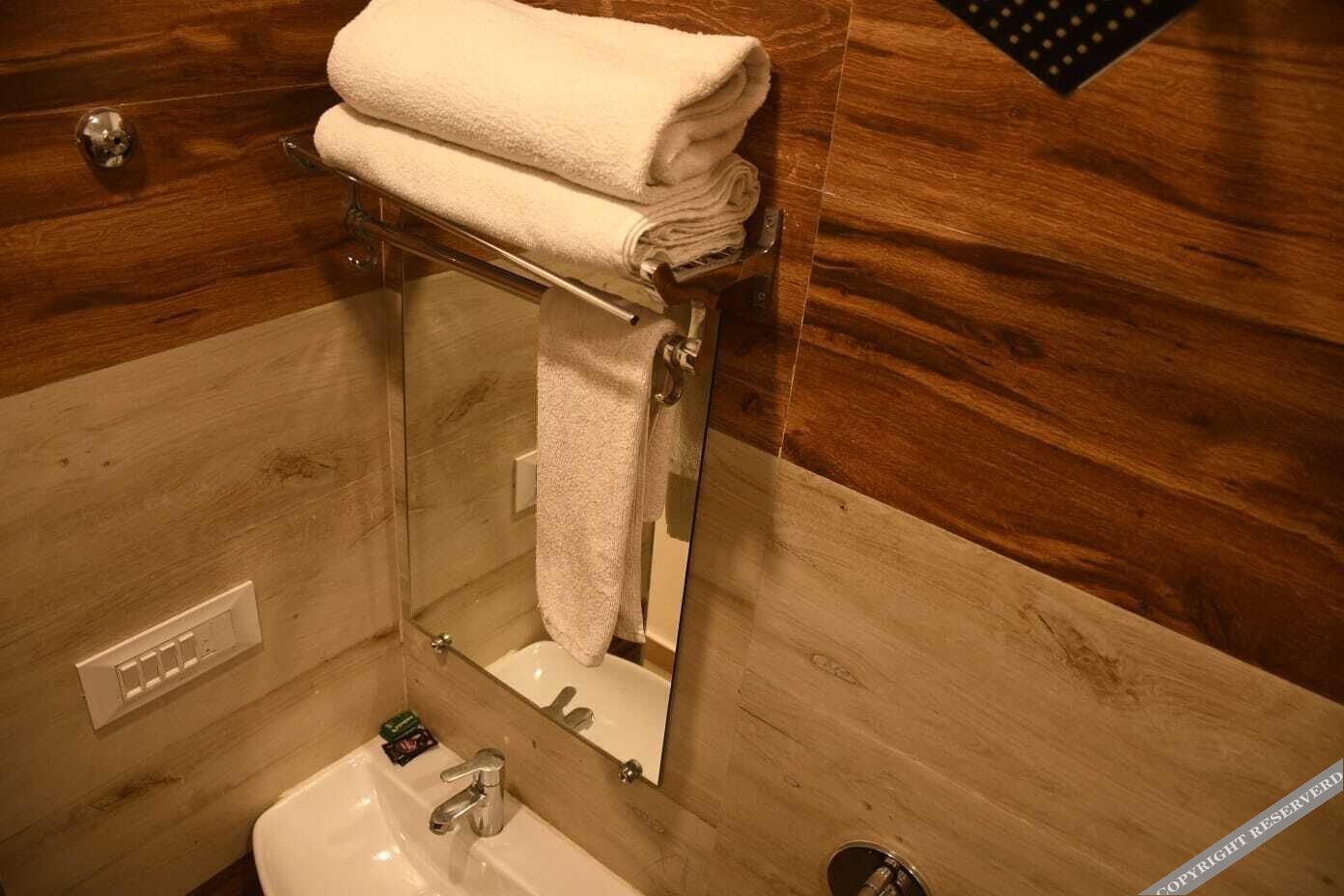 hotel sv grand varanasi