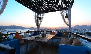 hotel udai niwas by the lake