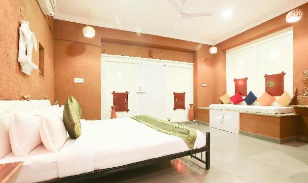 hotel udai niwas by the lake