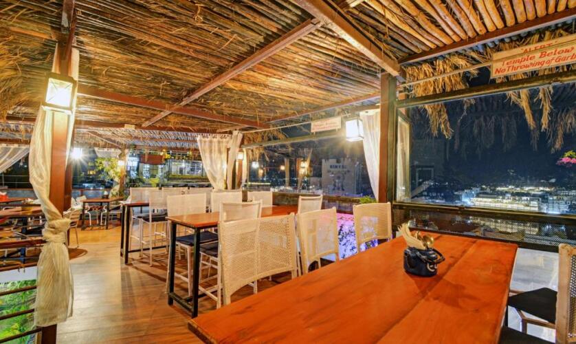 hotel udai niwas by the lake