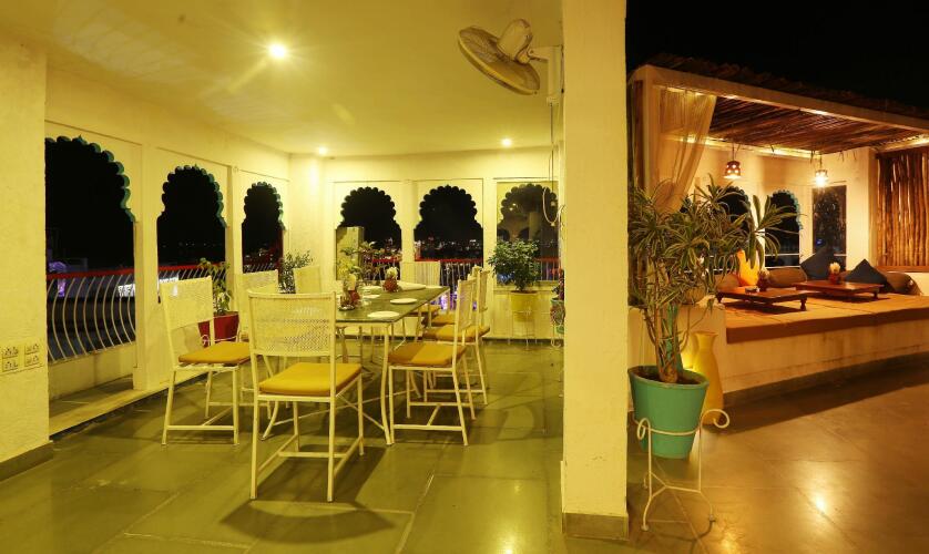 hotel udai niwas by the lake