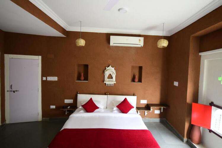 hotel udai niwas by the lake