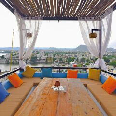 hotel udai niwas by the lake