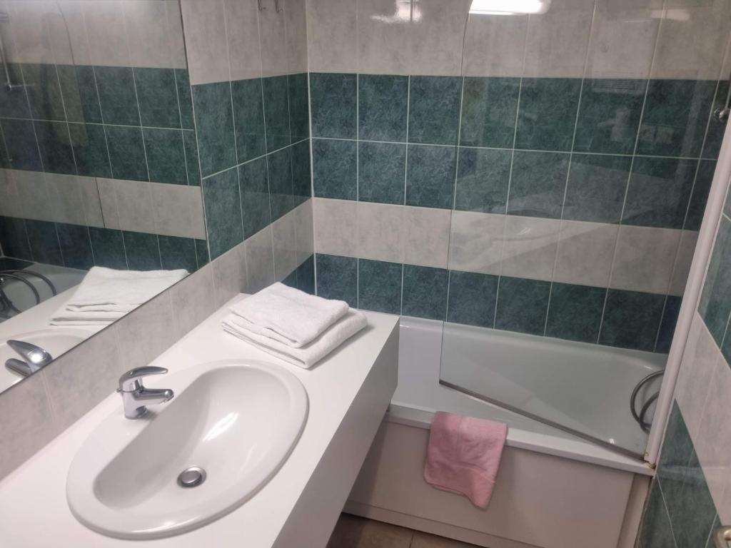 logis hotel sully le chateau