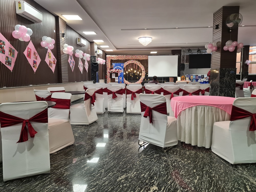 hotel grand manor